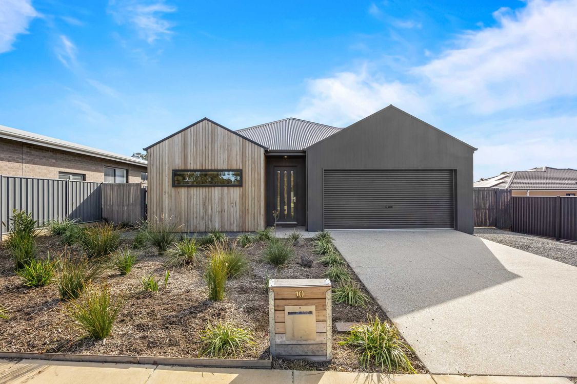 Image 1 - Property for sale - 10 Evans Park Drive, ARARAT, VIC 3377