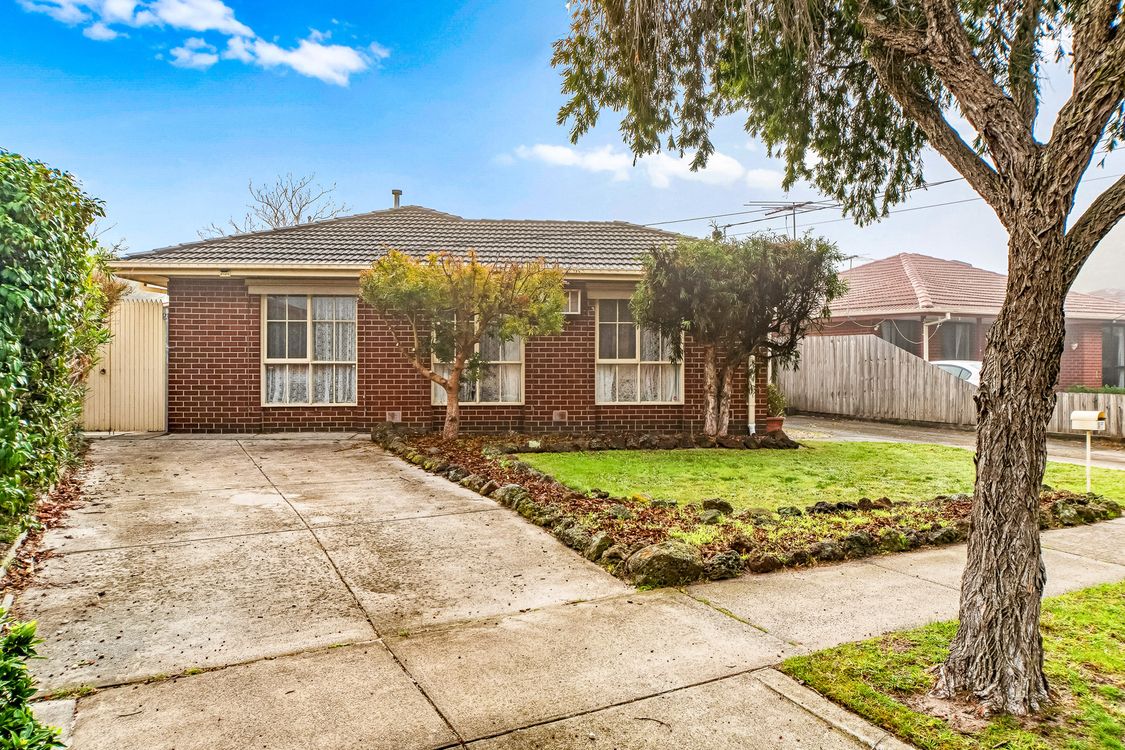 Image 1 - Property for sale - 27 Kinsale Street, Seaford, VIC 3198