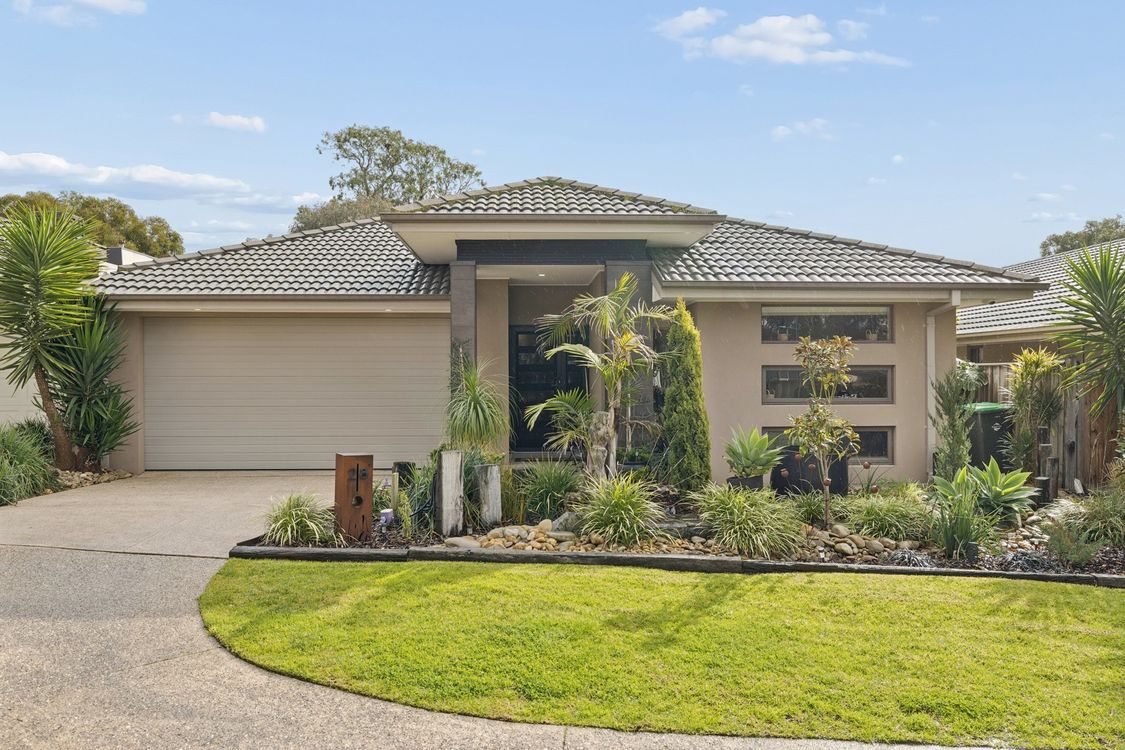 Image 1 - Property for sale - 28 Barrington Chase, Sandhurst, VIC 3977