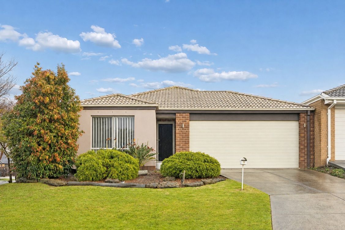 Image 1 - Property for sale - 12 Selwyn Court, Skye, VIC 3977
