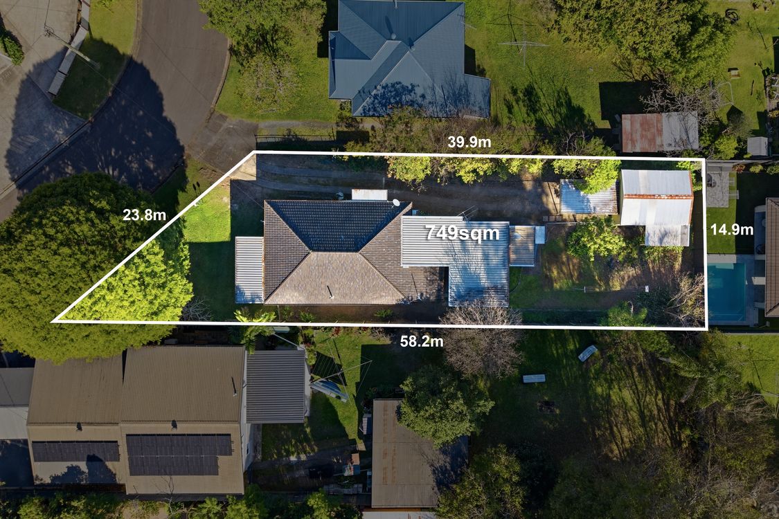 Image 1 - Property for sale - 5 Dundee Street, HOLLAND PARK, QLD 4121