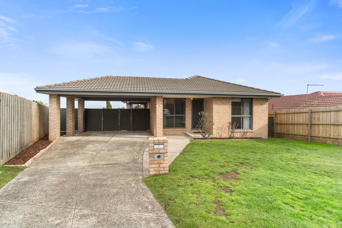 Image 1 - Property for rent - 7 Parhnam Court, Carrum Downs, VIC 3201