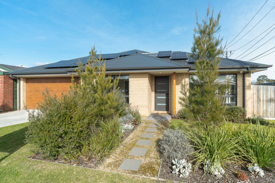 Image 1 - Property for rent - 22 Cockatoo Drive, Carrum Downs, VIC 3201
