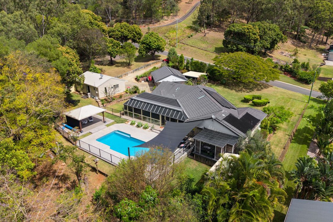 Image 1 - Property for sale - 6-8 Hillview Crescent, BAHRS SCRUB, QLD 4207