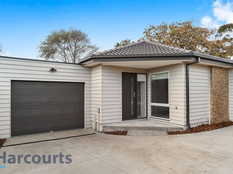 Image 1 - Property for rent - 2/17 Galway Street, Seaford, VIC 3198